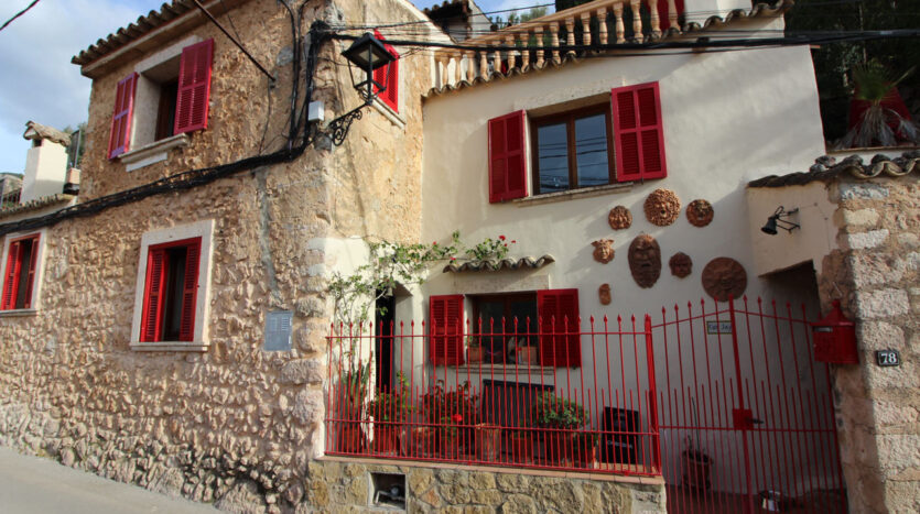 Casa de pueblo en Bunyola Mallorca con vista montaña en venta