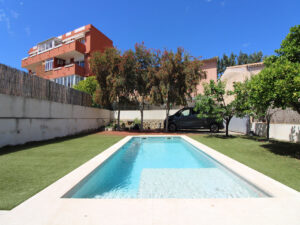 Calvia pueblo casa con piscina y jardín en venta, Mallorca