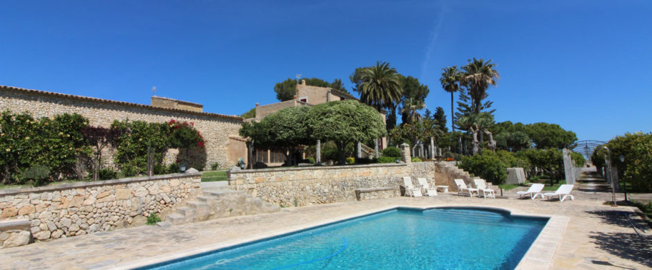 Excepcional propiedad histórica cerca de Montuiri con piscina y un gran terreno