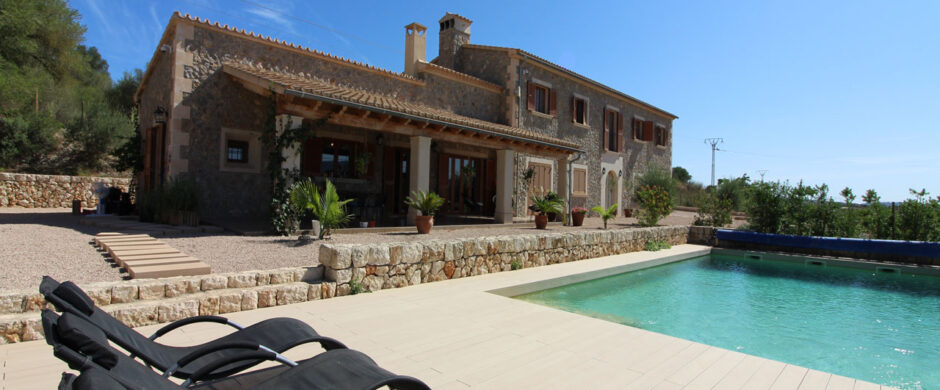 Beautiful rustic finca with stone facade and pool near Algaida