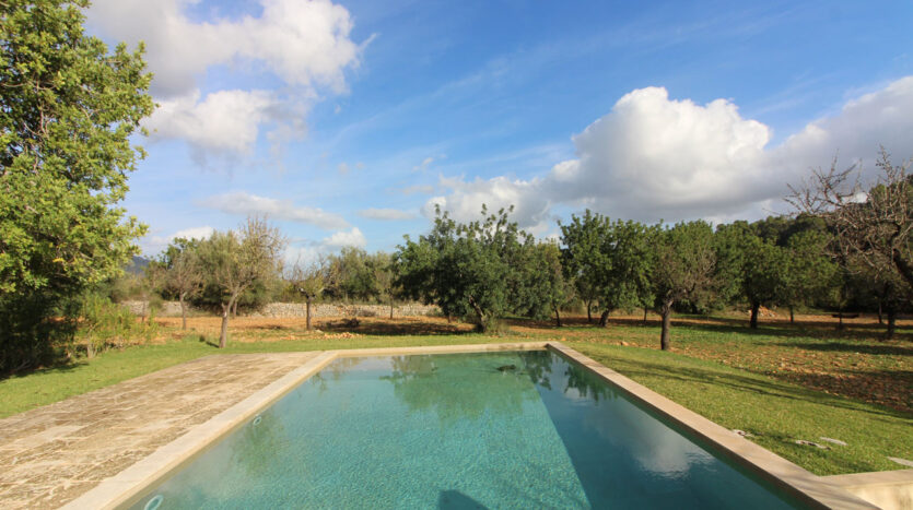 Finca in Selva Mallorca mit Pool zum Kauf