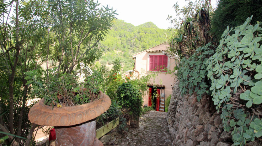 Town house in Bunyola Majorca with mountain views for sale