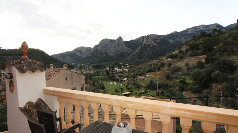 Casa de pueblo en Bunyola Mallorca con vista montaña en venta
